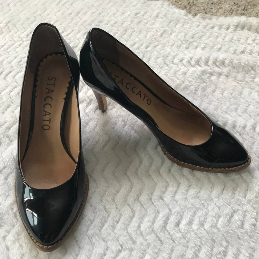 Staccato Black Pumps